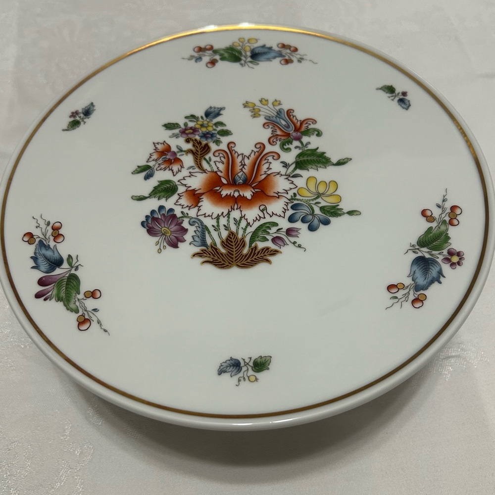 Classic Richard Ginori dessert stand with elegant motifs